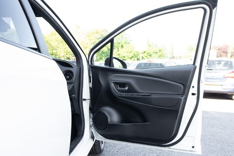 Toyota Yaris VVT-I BI-TONE 14