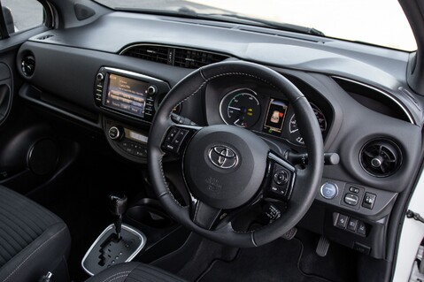 Toyota Yaris VVT-I BI-TONE 4