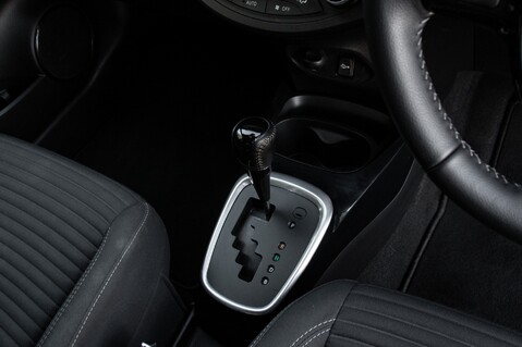 Toyota Yaris VVT-I BI-TONE 30