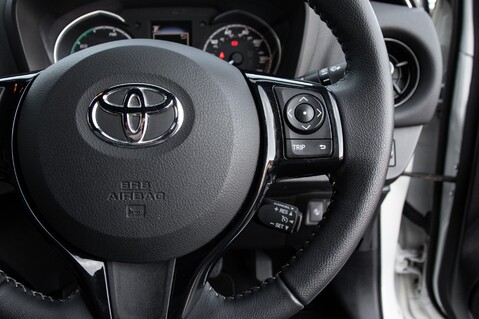 Toyota Yaris VVT-I BI-TONE 20