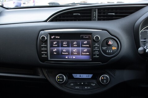 Toyota Yaris VVT-I BI-TONE 24