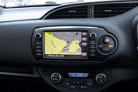 Toyota Yaris VVT-I BI-TONE 27