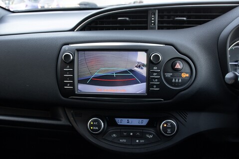 Toyota Yaris VVT-I BI-TONE 28