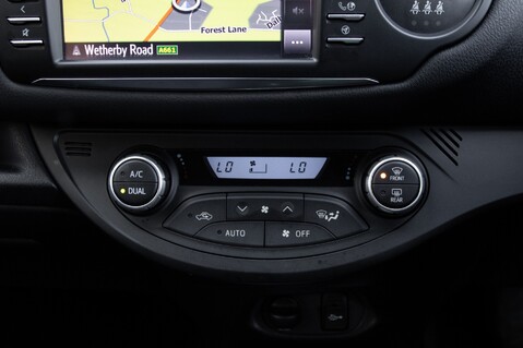 Toyota Yaris VVT-I BI-TONE 31