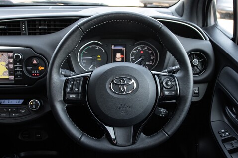 Toyota Yaris VVT-I BI-TONE 21