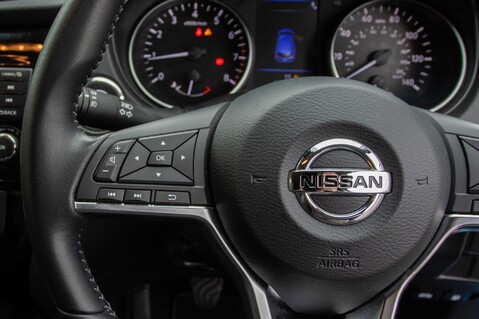 Nissan Qashqai DIG-T N-CONNECTA 19