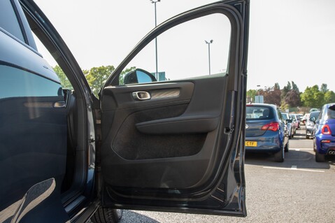 Volvo XC40 RECHARGE T4 R-DESIGN 14