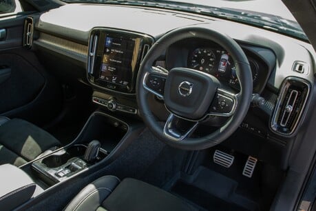 Volvo XC40 RECHARGE T4 R-DESIGN