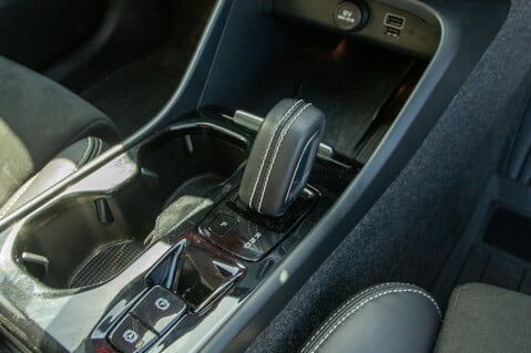 Volvo XC40 RECHARGE T4 R-DESIGN 36