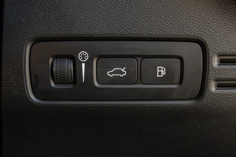 Volvo XC40 RECHARGE T4 R-DESIGN 16
