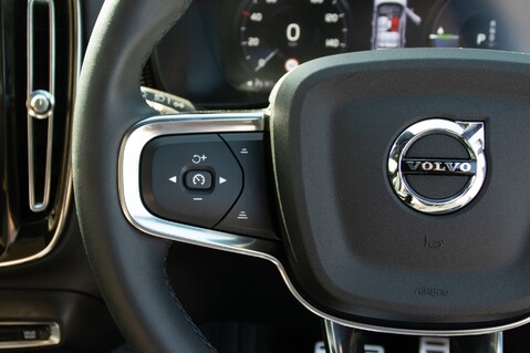 Volvo XC40 RECHARGE T4 R-DESIGN 19