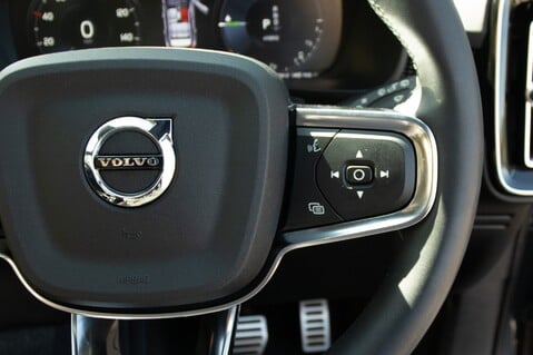 Volvo XC40 RECHARGE T4 R-DESIGN 20