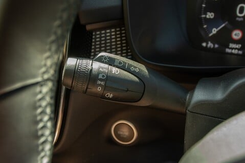 Volvo XC40 RECHARGE T4 R-DESIGN 17