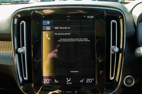 Volvo XC40 RECHARGE T4 R-DESIGN 25