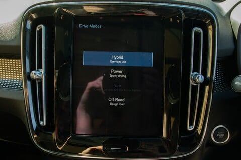 Volvo XC40 RECHARGE T4 R-DESIGN 28