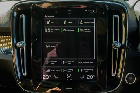Volvo XC40 RECHARGE T4 R-DESIGN 29