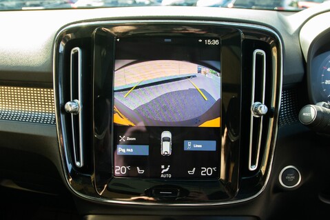 Volvo XC40 RECHARGE T4 R-DESIGN 32