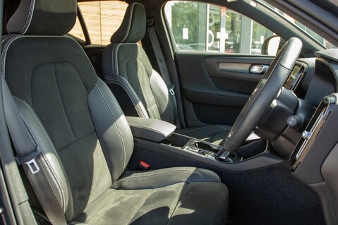 Volvo XC40 RECHARGE T4 R-DESIGN 34