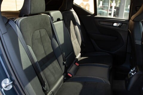 Volvo XC40 RECHARGE T4 R-DESIGN 40