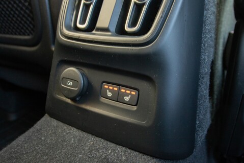 Volvo XC40 RECHARGE T4 R-DESIGN 38