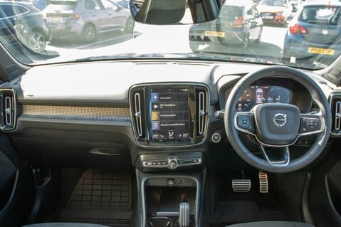 Volvo XC40 RECHARGE T4 R-DESIGN 3