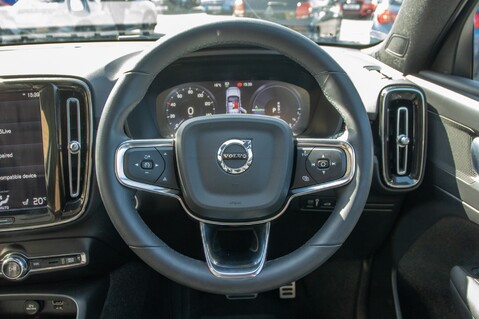 Volvo XC40 RECHARGE T4 R-DESIGN 21