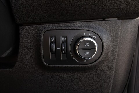 Vauxhall Corsa SRI VX-LINE NAV BLACK S/S 16