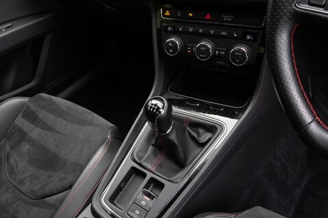 SEAT Leon TSI EVO FR BLACK EDITION 32