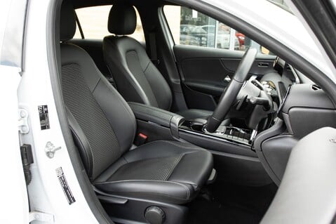 Mercedes-Benz A Class A 180 SPORT EXECUTIVE 31