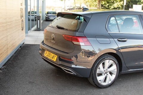 Volkswagen Golf STYLE TSI 8
