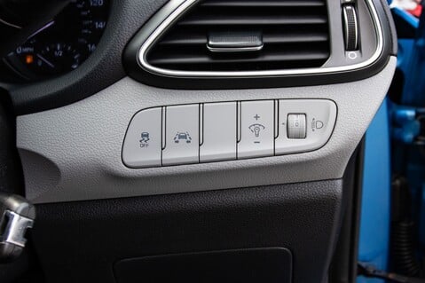 Hyundai i30 T-GDI SE NAV 16