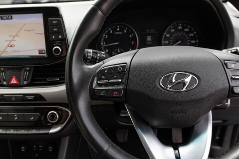 Hyundai i30 T-GDI SE NAV 19