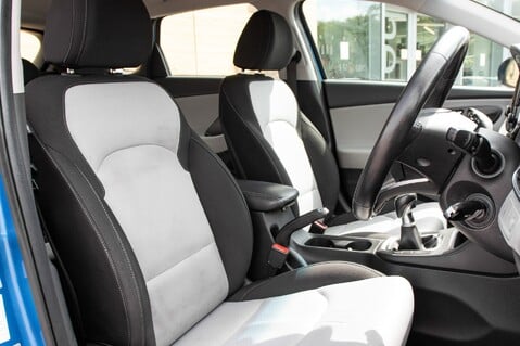 Hyundai i30 T-GDI SE NAV 34