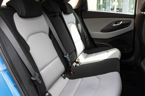 Hyundai i30 T-GDI SE NAV 37