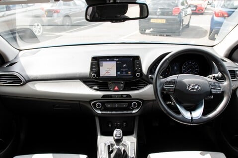 Hyundai i30 T-GDI SE NAV 3