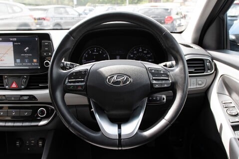 Hyundai i30 T-GDI SE NAV 21