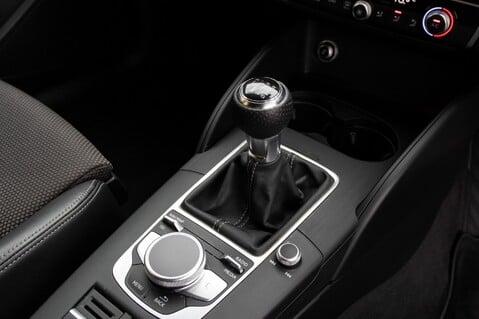 Audi A3 TFSI S LINE 30