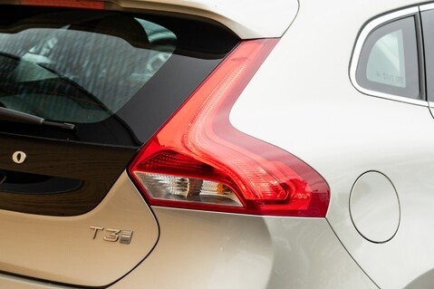 Volvo V40 T3 INSCRIPTION 9