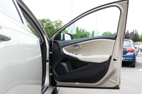Volvo V40 T3 INSCRIPTION 14