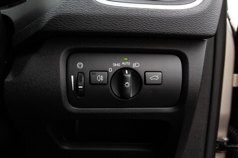 Volvo V40 T3 INSCRIPTION 16