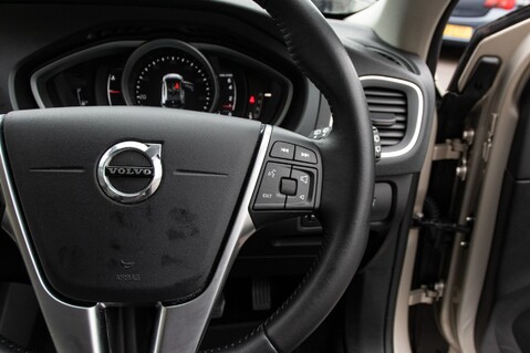 Volvo V40 T3 INSCRIPTION 20