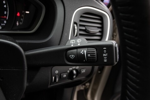 Volvo V40 T3 INSCRIPTION 18