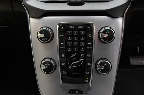 Volvo V40 T3 INSCRIPTION 32