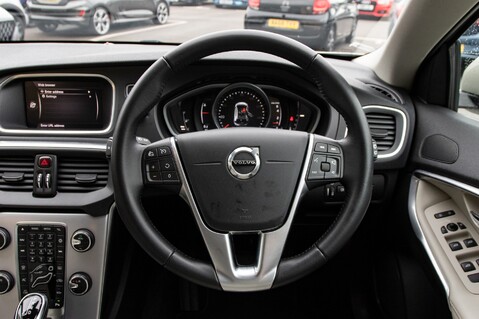 Volvo V40 T3 INSCRIPTION 21