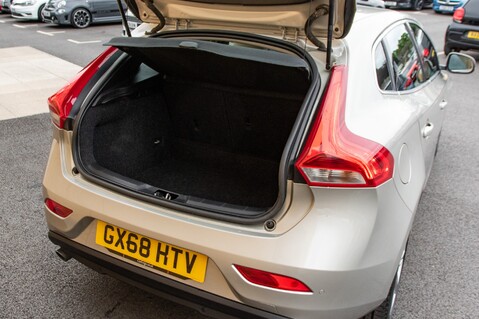 Volvo V40 T3 INSCRIPTION 34
