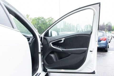 Volvo V40 D3 R-DESIGN PRO 14
