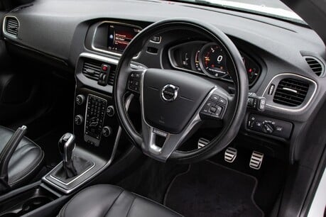 Volvo V40 D3 R-DESIGN PRO