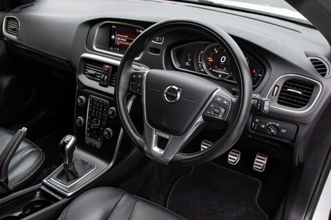 Volvo V40 D3 R-DESIGN PRO 4