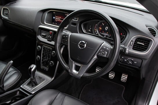 Volvo V40 D3 R-DESIGN PRO