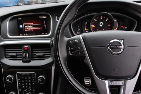 Volvo V40 D3 R-DESIGN PRO 19